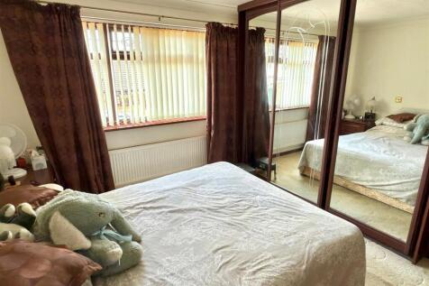 MASTER BEDROOM.jpg
