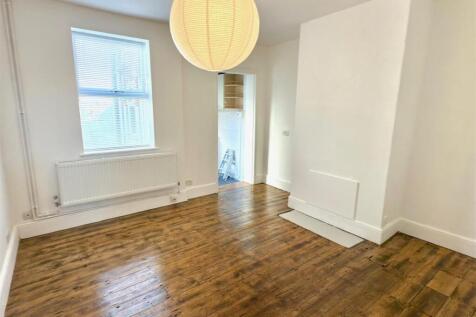 DINING ROOM.jpg