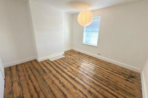 MASTER BEDROOM.jpg
