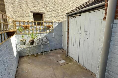 GARDEN AND OUTBUILDING.jpg