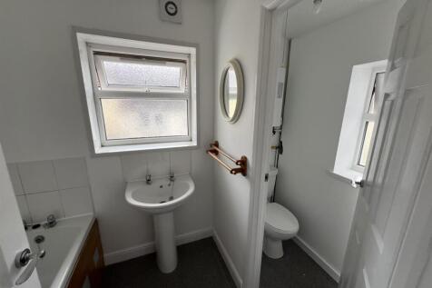 Flat 2 (10).jpg