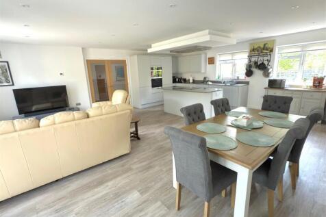 DINER KITCHEN AREA.jpg
