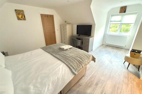 MASTER BEDROOM.jpg
