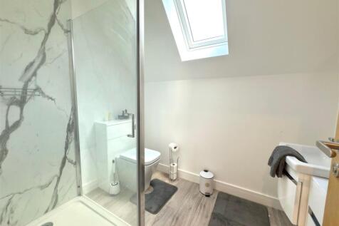 EN SUITE MASTER BEDROOM.jpg