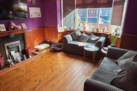 LIVING ROOM.jpg
