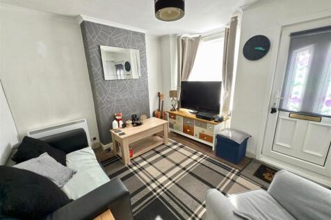 LIVING ROOM.jpg