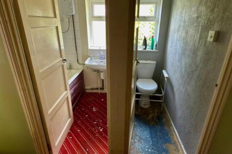 BATHROOM AND WC.jpg