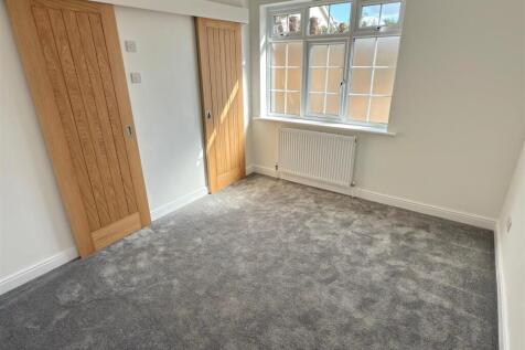 MASTER BEDROOM.jpg