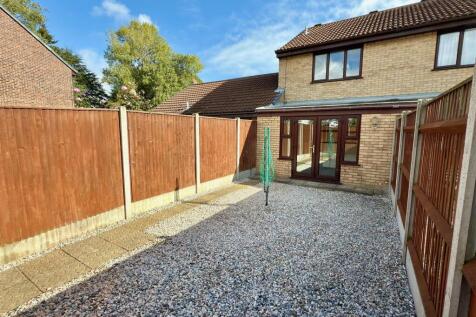 REAR GARDEN.jpg