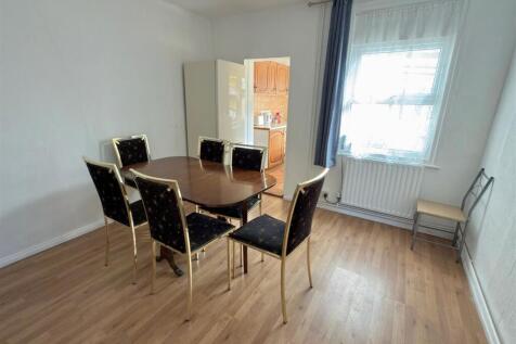 DINING ROOM.jpg