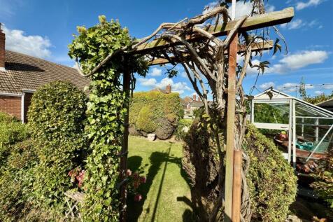 GARDEN REAR.jpg