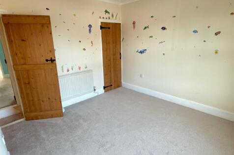 MASTER BEDROOM.jpg