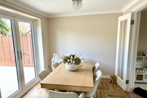 DINING AREA.jpg