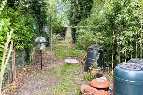 REAR GARDEN.jpg