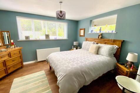 MASTER BEDROOM.jpg