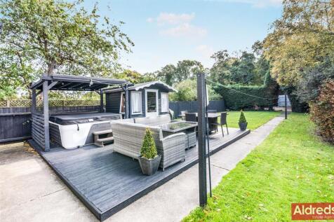 SEATING AND HOT TUB AREA