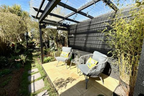 OUTSIDE SEATING AREA.jpg