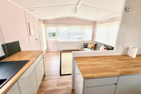 KITCHEN LOUNGE.jpg