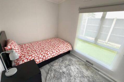 BEDROOM.jpg