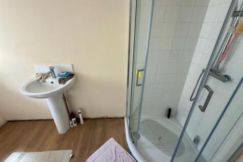 SHOWER ROOM.jpg