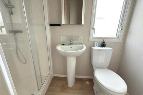 Main Shower Room.jpg