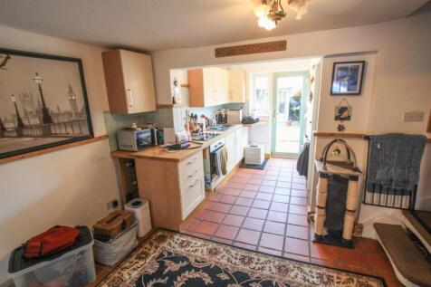 dining room to kitchen
