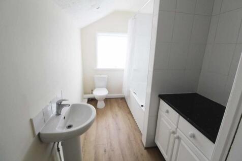 27 Garfield Road bathroom.jpg