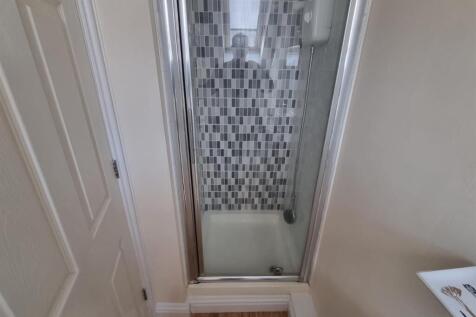 Bathroom (2).jpg