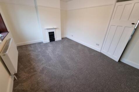 Bedroom 1 (2)