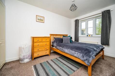 Bedroom 1.jpg