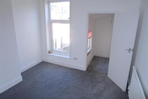 9 Alpha Rd bed 1.jpg