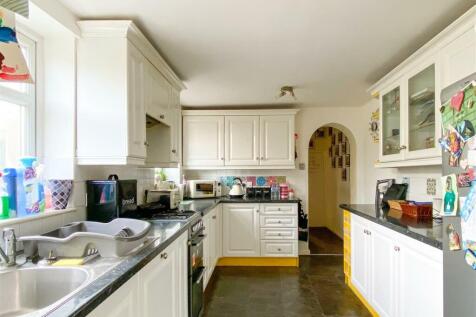 Kitchen (2).jpg