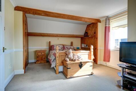 Bedroom 1.jpg
