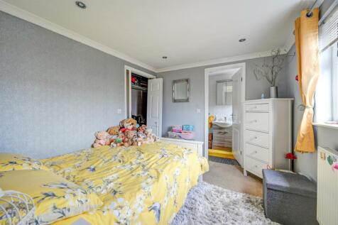 Bedroom 1 (2).jpg