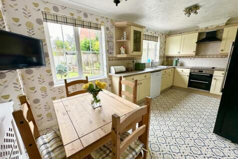 Kitchen Diner (2)