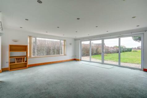 Lounge/Kitchen/Dayroom