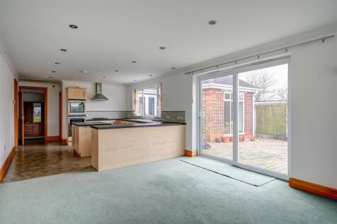 Lounge/Kitchen/Dayroom (3)