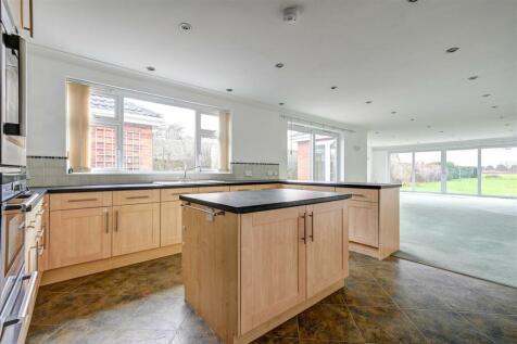 Lounge/Kitchen/Dayroom (4)