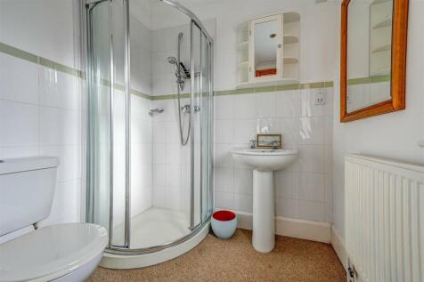 Ensuite to Bedroom 2