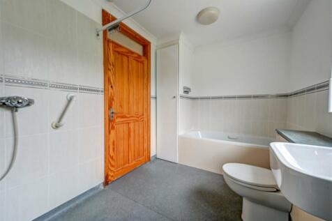 Bathroom 2 (2)
