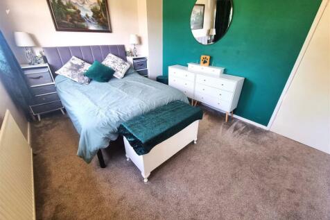 Bedroom 1 (2)