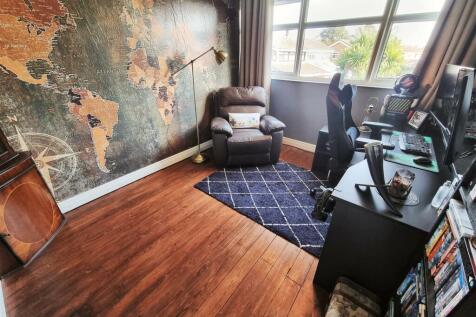 Bedroom 2 (2)