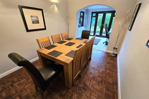 Sitting Room/Dining Room