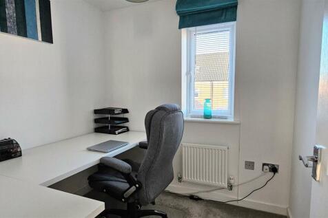 Bedroom 5/Office
