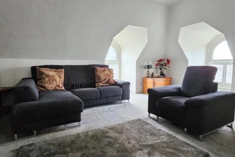 Lounge 1.jpg