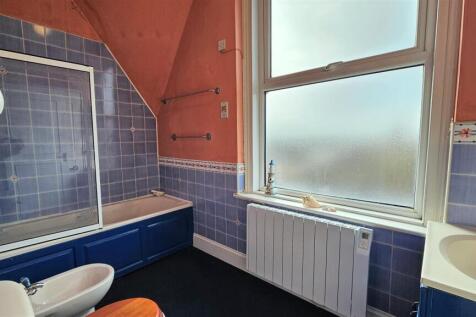 Bathroom.jpg