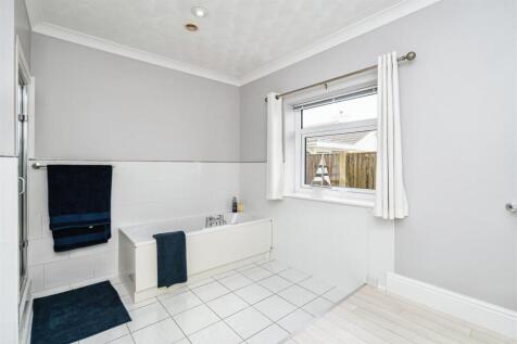 Ensuite to Bedroom 2