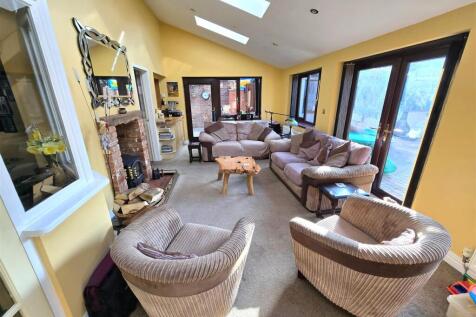 Sitting Room/Dining Room