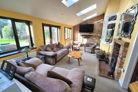 Sitting Room/Dining Room