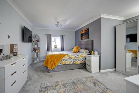 Bedroom 1.jpg